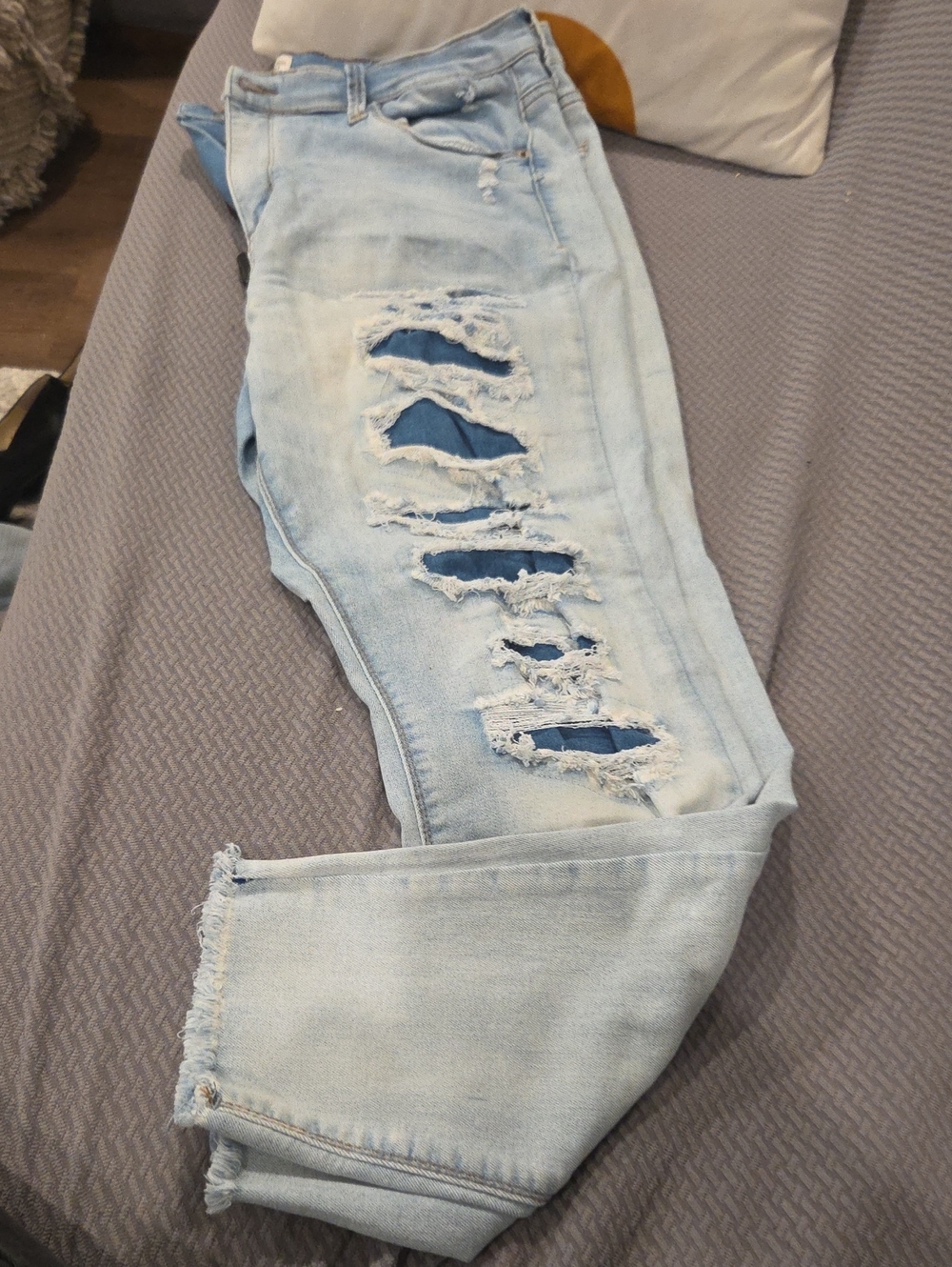 Mudd Light Blue Distressed Cropped Jeans